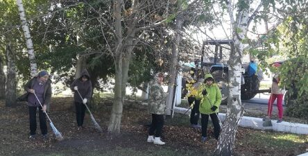 Субботник по благоустройству прилегающей территории